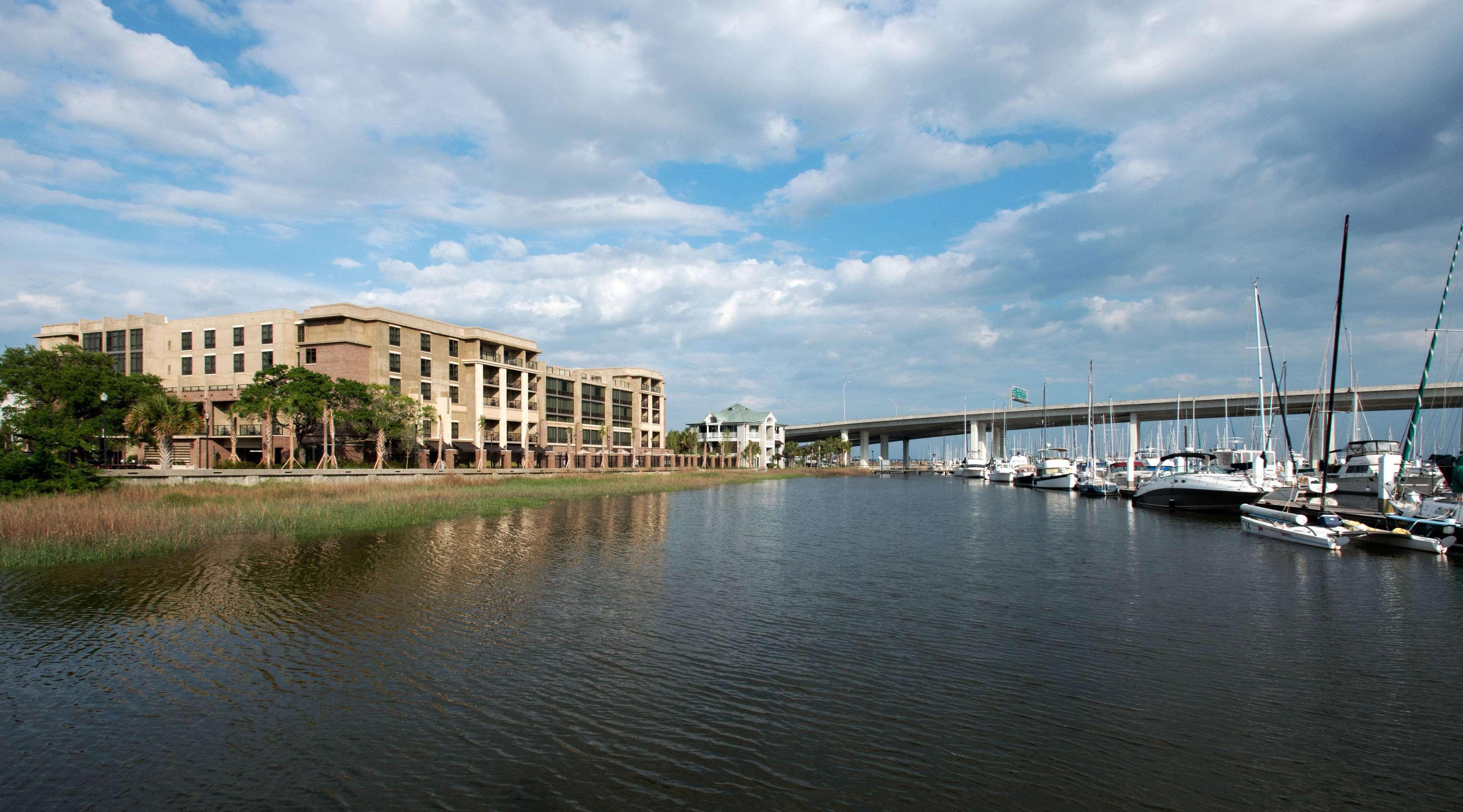 Hilton Garden Inn Charleston Waterfront/Downtown Bagian luar foto