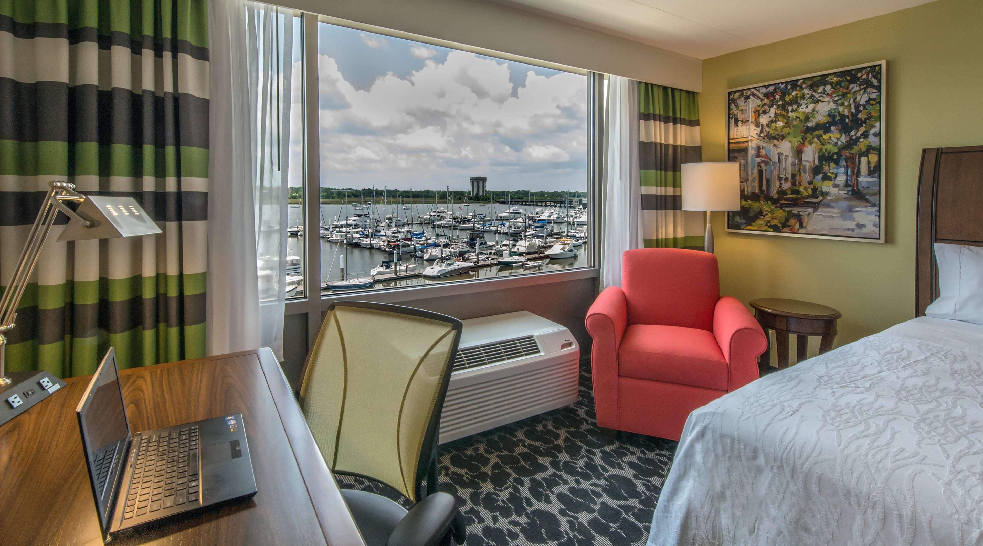 Hilton Garden Inn Charleston Waterfront/Downtown Bagian luar foto