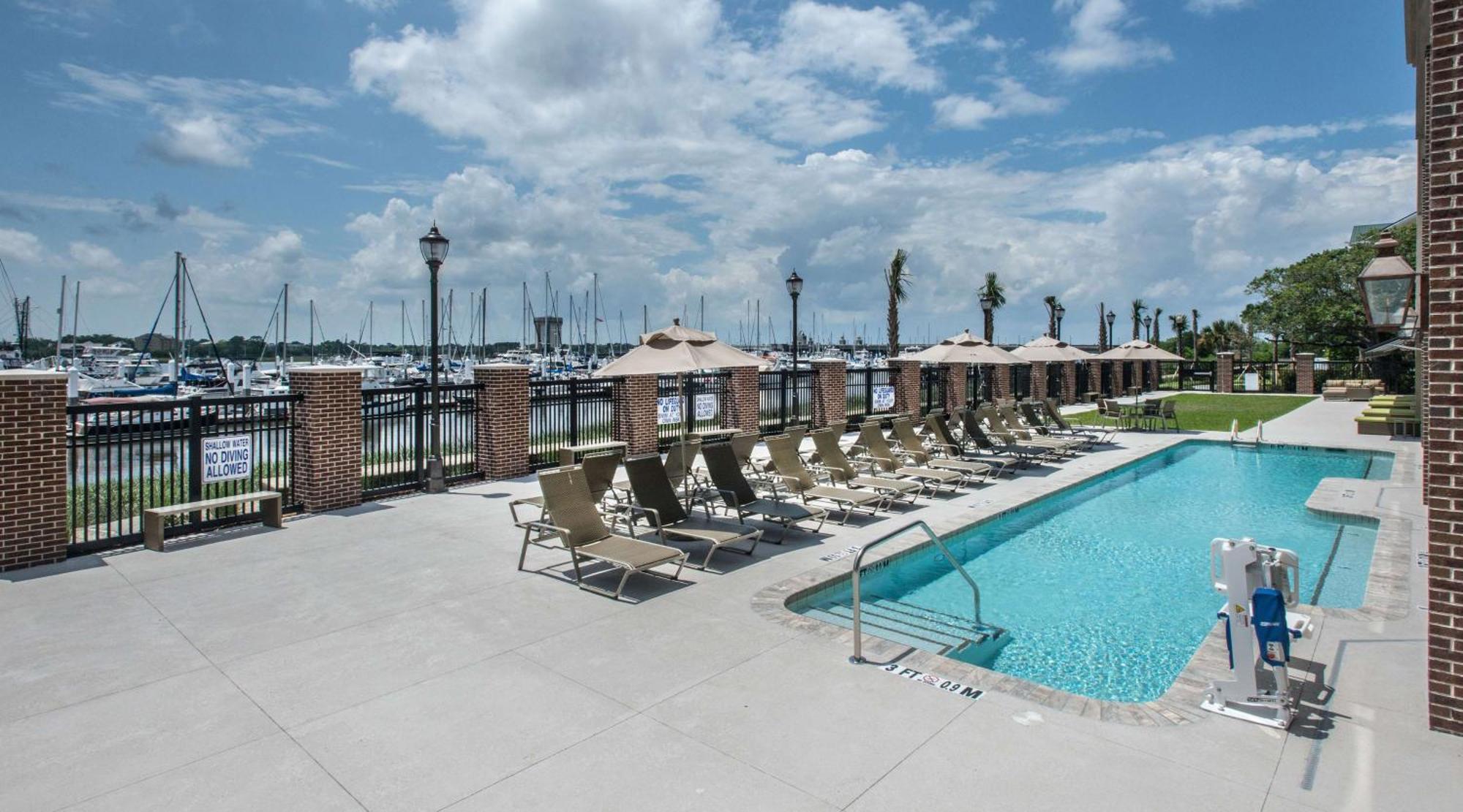 Hilton Garden Inn Charleston Waterfront/Downtown Bagian luar foto